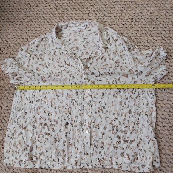 Jane + Delancey Top Women’s XL White Gold Blouse Jungle Leopard Button Up Shirt - Picture 11 of 12